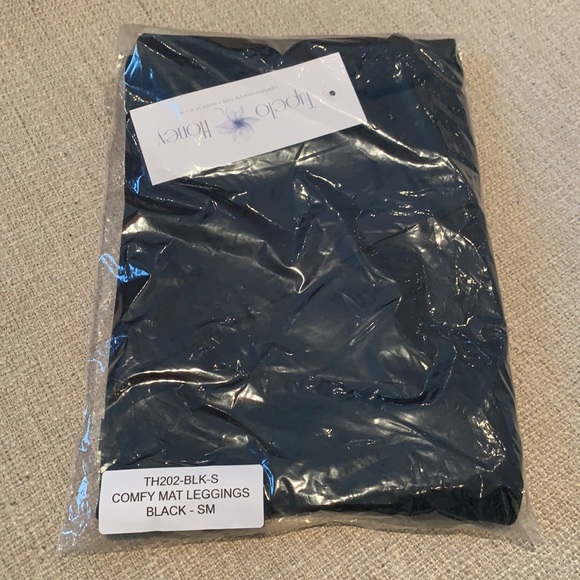 NWT Black Maternity Leggings - Picture 5 of 5